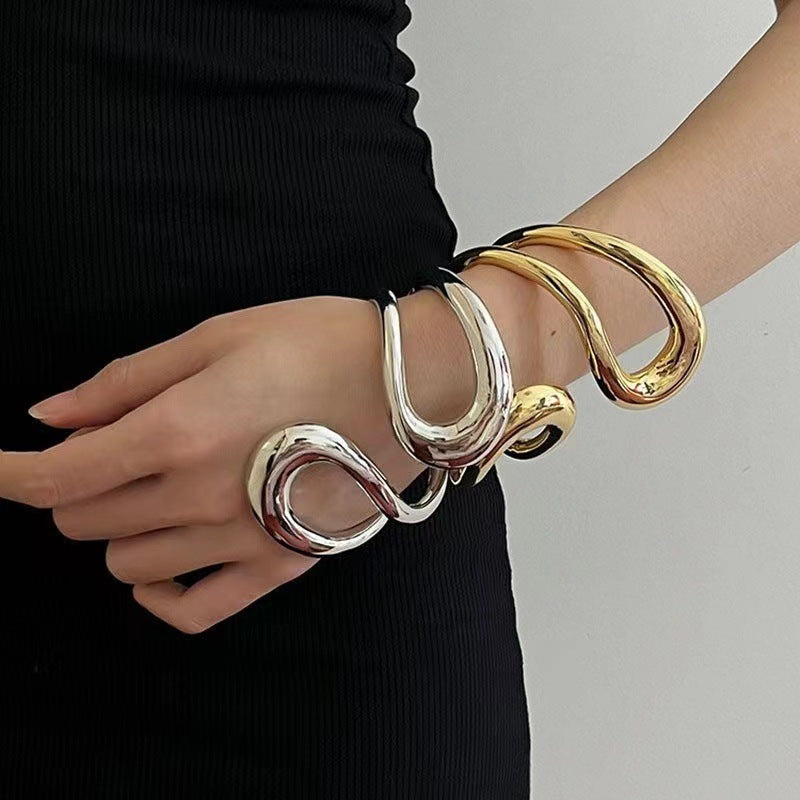 Female Niche Metal Geometry Streamlined Spring Bracelet